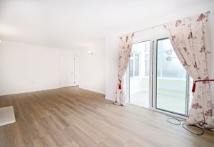 Living room - click for photo gallery